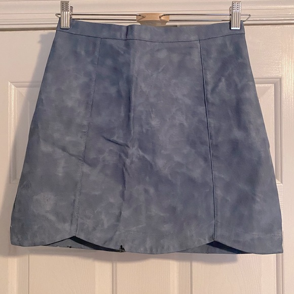 π2/$15π₯ MINKPINK- Vegan leather scalloped mini